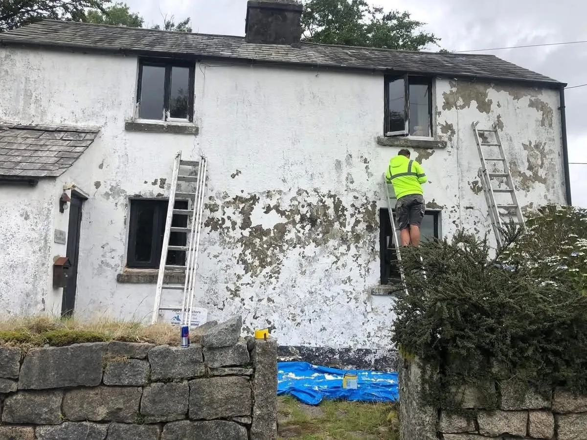 Cottage with blown, flaking render before repair in Lostwithiel